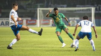 Redam Keganasan Persebaya, Persib Bandung Unggul 2-1 di Babak Pertama