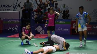 Pemain Ganda Putra Indonesia Terjatuh Saat Jalani Laga Perempat Final Indonesia Open, Pelatih Malaysia Langsung Peluk