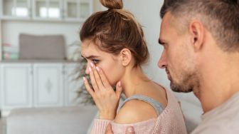4 Penderitaan Istri saat Suami Selingkuh dengan Wanita Lain, Kamu Jahat!