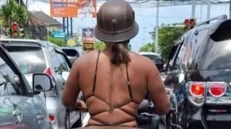 Viral Cewek Bule di Bali Naik Motor Hanya Pakai Bikini, Tanda Pariwisata Mulai Bergeliat