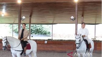 Gibran Antusias Diajari Berkuda Oleh Prabowo di Hambalang