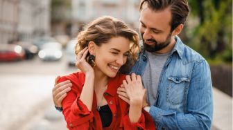 4 Tips Menjadi Bahagia dalam Hubungan Asmara, Jangan Terlalu Needy!