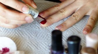 7 Tips Membuat Nail Polish atau Kutek Lebih Awet saat Mempercantik Kuku