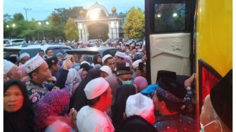 Isak Tangis Iringi Pemberangkatan 63 Jamaah Calon Haji Barito Utara