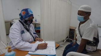 Cerita Dokter Lakukan Operasi Darurat Hernia di Tanah Suci: Yang Penting Bisa Ibadah
