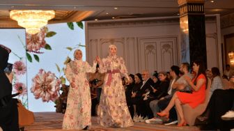 Kolaborasi Apik Desainer Indonesia x Turki, Bawa Modest Fashion ke Arah Royal nan Elegan
