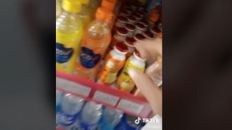 Pria Ini Ubah Susunan Minuman yang Segera Kadaluarsa di Minimarket, Netizen: Gua Tandain Mukamu Ya Mas