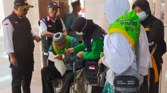 Kisah Jemaah Haji Kehilangan Sandal di Madinah dan Kesasar Tidak Menemukan Tempat Penginapan