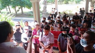 Gendo Kritik Kebijakan Sekolah Bali Mandara : Bertempur Dengan Citra Politik
