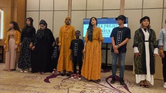 Jalan Pedang Orang-orang Pelarian: Fesyen dan Seni jadi Kunci Bertahan Hidup