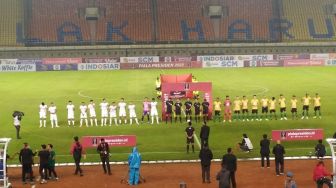 Doa untuk Suporter Persib yang Meninggal Awali Laga Bali United vs Persebaya