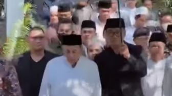 Suasana Khidmat Saat Habib Muhammad Luthfi bin Yahya Ziarah ke Makam Eril Didampingi Langsung Ridwan Kamil