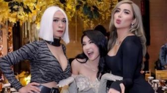 Aming Pose Seksi Bareng Lucinta Luna dan Millen Cyrus, Netizen Komentar Nakal Langsung Diskakmat