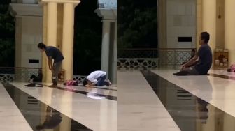 Viral Video Pria Berkebutuhan Khusus Laksanakan Salat di Masjid, Bikin Publik Tertampar