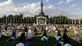 Hari Yoga Internasional di Bali, Selama 45 Menit Hampir Seribu Orang Berkumpul di Renon