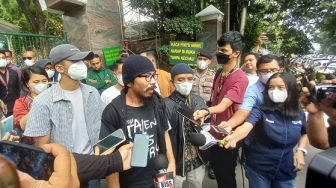 Demo Geruduk Kejagung, Puluhan Korban Investasi Bodong Indra Kenz dan Doni Salmanan: Kembalikan Uang Kami!
