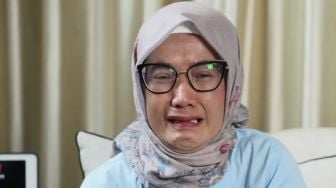 Nangis-Nangis, Ibunda Tegaskan Marissya Icha Difitnah Kakak Sendiri