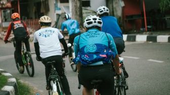 Kurangi Jejak Karbon, 12 Pesepeda Estafet Mengayuh dari Banda Aceh Hingga Bali