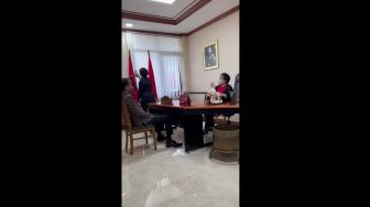 Viral Video Jokowi Menghadap Megawati, Warganet: Masuk Ruang BP Moment!