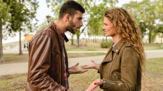 5 Sifat Pasangan yang Jadi Tanda Dia Bukan Orang yang Tepat, Suka Membentak