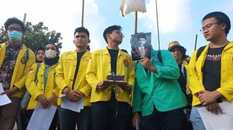 Nyanyikan Lagu Selamat Ulang Tahun Berlirik Kritik Pedas ke Jokowi, Mahasiswa: Selamat Sejahtera, Rakyatnya Enggak!