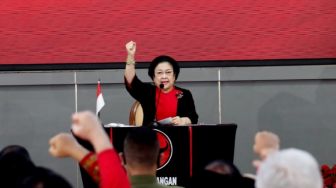 Megawati Singgung Soal Kader Jangan Mejeng dan Tak Main Dua Kaki, Puan Sebut Tak Menyasar Individu