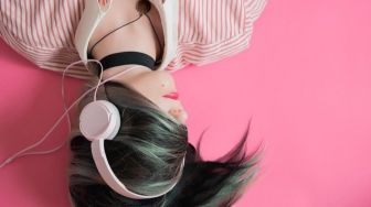 3 Manfaat Mendengarkan Musik bagi Kesehatan, Salah Satunya Mengatasi Stres