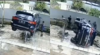 Tersebar Video Mobil Oleng saat Berada di Atas Hidrolik Car Wash, Diduga karena Posisinya Tak Pas