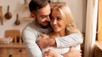 4 Trik Jatuh Cinta ke Istri Tiap Hari, Agar Tak Mudah Tergoda Selingkuh!