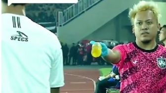 Beri Minum ke Wasit Saat Laga Masih Berjalan, Aksi Fisioterapis PSIS Semarang Jadi Bahan Guncingan Warganet