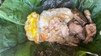 Mencicipi &#039;Nasi Pocong&#039;, Makanan Khas Batang-Batang Sumenep yang Lezat