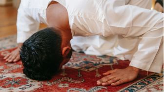 Apa Niat Sholat Idul Adha untuk Imam dan Makmum? Ini Bacaan dan Tata Caranya