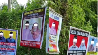 Warga Desa Ini Punya Kebiasaan Unik Undang Hajatan, Bukan Pakai Undangan Tapi Banner di Jalan Bak Kampanye Caleg