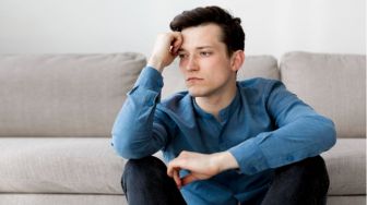 4 Alasan Kenapa Seorang Pria Menjadi Insecure, Salah Satunya Botak!