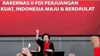 Megawati: Siapa yang Berbuat Manuver, Silakan Keluar!