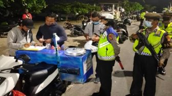 Pedagang Liar Jual Miras di Benoa Ditertibkan