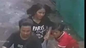 Viral Jambret Beraksi Bonceng Cewek ABG, Rampas HP Bocah di Jatinegara hingga Korban Terseret-seret