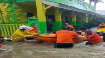 Pulau Laut Kalsel Diterjang Banjir Setinggi Pinggang Orang Dewasa karena Hujan Deras Beberapa Hari