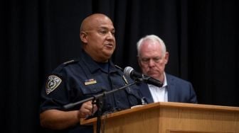 Menunda Penindakan Pelaku Penembakan Massal di SD Texas, Kepala Polisi Dinonaktifkan