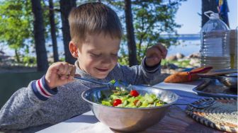 Dear Parents, Begini 8 Tips agar Anak Mau Makan Sayur