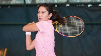 Tak Kalah Kece dari Maria Sharapova, 5 Gaya Dian Sastro Latihan Tenis