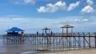 Pengunjung Wisata di Pantai Ambalat Meningkat 4 Kali Lipat, Pemasukan Capai Rp 50 Juta