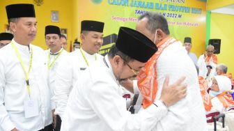 Lepas Keberangkatan CJH, Bupati Kasmarni Minta Doakan Kabupaten Bengkalis