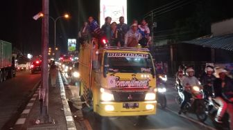 Ribuan Suporter PSIS Semarang Melintas di Sukoharjo: Halo Pak Polisi, Terima Kasih