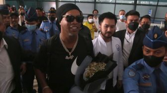 Ronaldinho Tiba di Indonesia, Langsung Dijemput Raffi Ahmad dan Rudy Salim