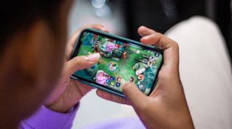 Kominfo: Orang Indonesia Lebih Banyak Main Game di Ponsel