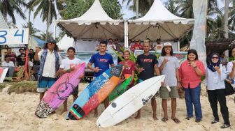 Dua Atlet Selancar Ombak Binaan KONI Aceh Juarai Sumatra Surfing