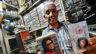 Ami Sahid, Penjual Kaset Pita di Pontianak yang Masih Eksis di Era Digital
