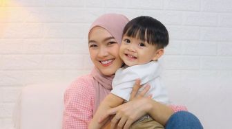 5 Potret Terkini Ana Riana, Pemain Tukang Ojek Pengkolan yang Semakin Cantik Setelah Berjilbab