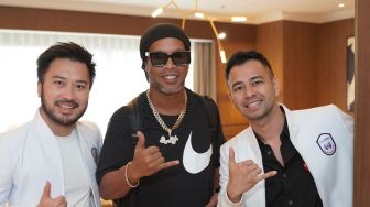 5  Kebersamaan Raffi Ahmad dan Ronaldinho, Hadiri Peluncuran jersey RANS Nusantara FC